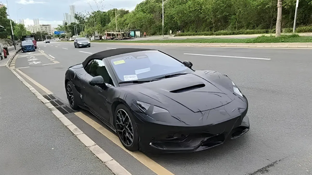 Denza Z9 convertible spotted in China